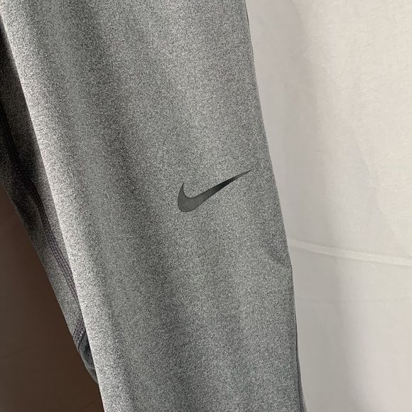 Nike Pro Dri-Fit Grey Cropped Athletic Leggings - Picture 3 of 8
